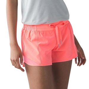 Lululemon Hotty hot short grapefruit size 4